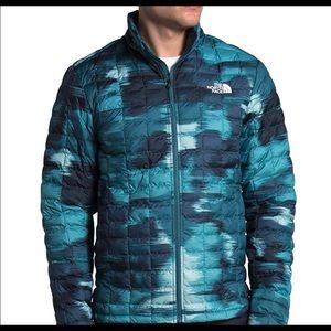 Men’s Large North Face Thermoball jacket in Mallard Blue Vapor Ikat Print